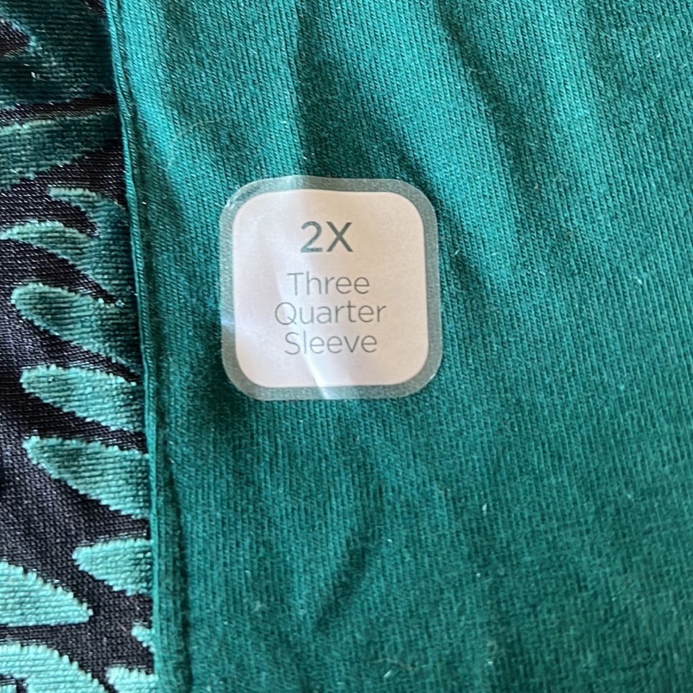 GREEN- NWT Catherines 3/4 Sleeve Top w/ Velvet Flower Overlay •Green Color Only• - Picture 6 of 7